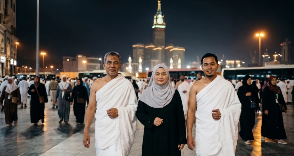 Jemaah umrah Malaysia di Makkah pada waktu malam